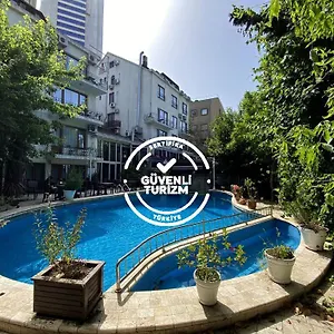 Blanche & Garden Pool İstanbul